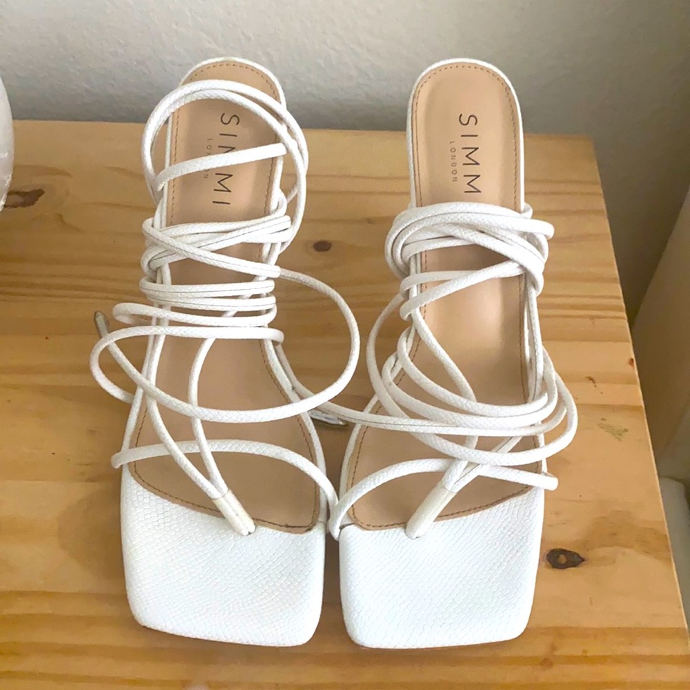 Simmi London White tie up square heel size 7